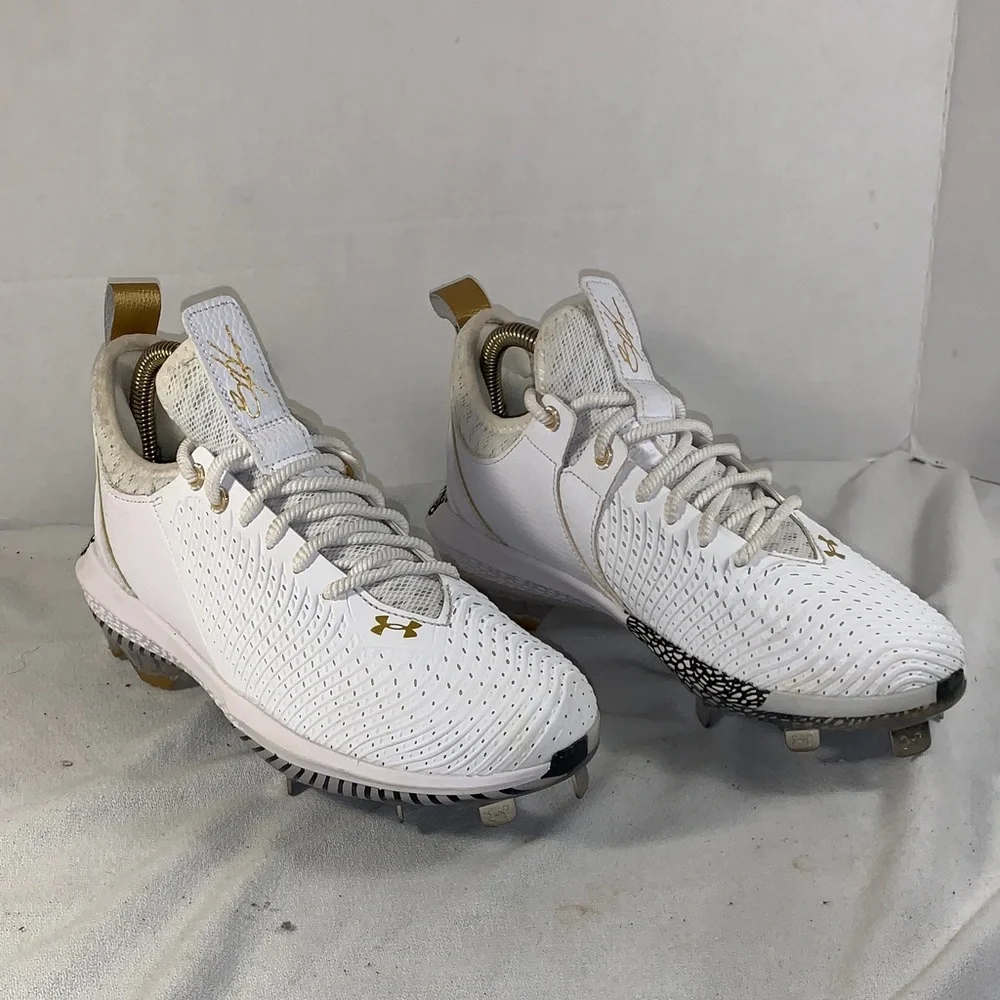Under Armour Mens Harper 5 Low White/Gold Metal Baseball Cleats
